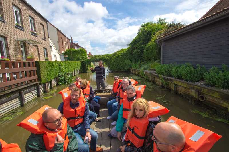 Visite guidée des faubourgs de Saint-Omer en bateau